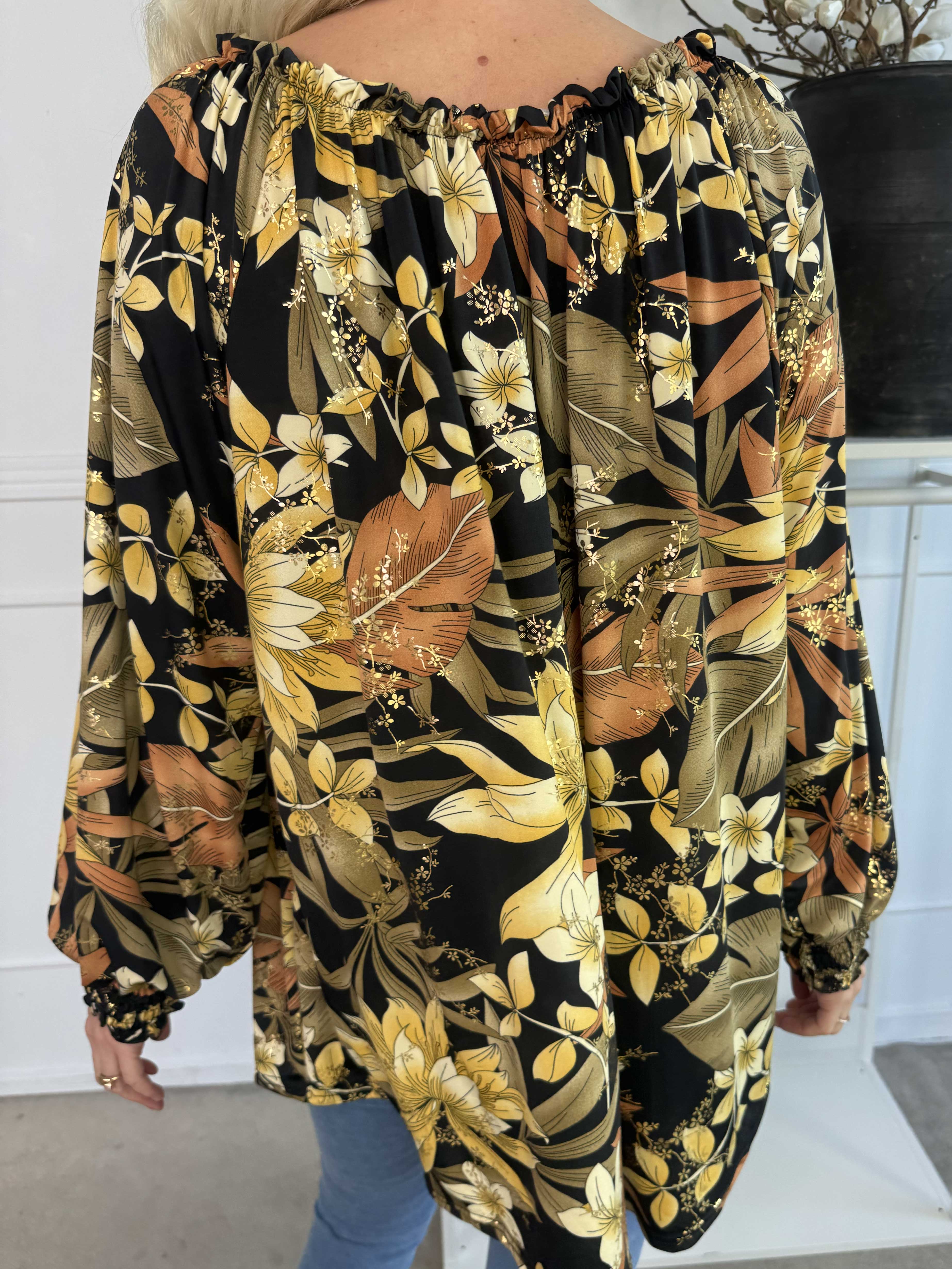 Aziras - Tunika i elastisk stof med elastik i udskæringen